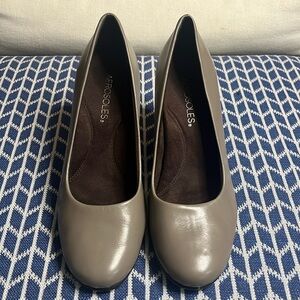 Aerosoles “Dolled Up” Taupe pumps size 7M